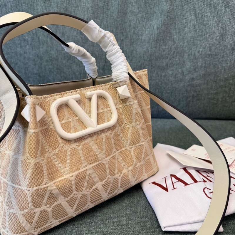 Va1e*ntin0 shopping bag